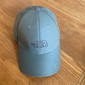 Never worn- army green north face baseball hat